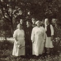 W ogrodzie szpitalnym – 1948r.