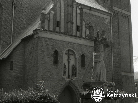 Reszel, kruchta kościoła parafialnego p.w. św. Piotra i Pawła – 1986r.