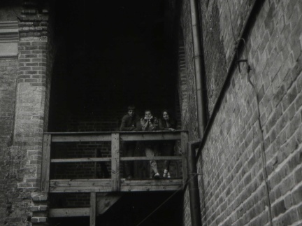 Reszel, uczestnicy pleneru malarskiego na balkonie dziedzińca zamkowego – lipiec 1986r.