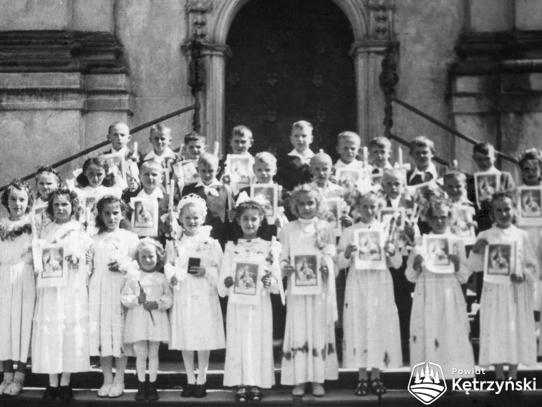 Święta Lipka, pamiątkowe zdjęcie dzieci z I-komunii św. - 1956r.