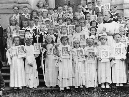 Święta Lipka, pamiątkowe zdjęcie dzieci z I-komunii św. - 1959r.