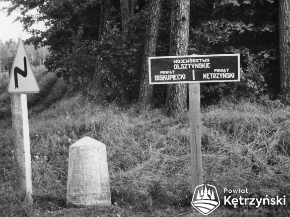 Święta Lipka, granica powiatów przy milowym kamieniu – 1962r.