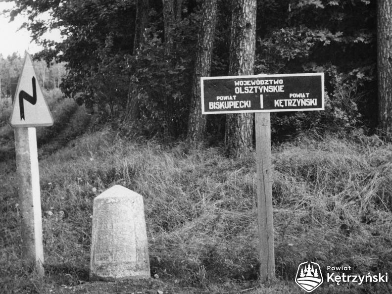 Święta Lipka, granica powiatów przy milowym kamieniu – 1962r.