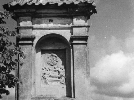Kapliczka przydrożna przy drodze ze Świętej Lipki do Reszla – 1962r.