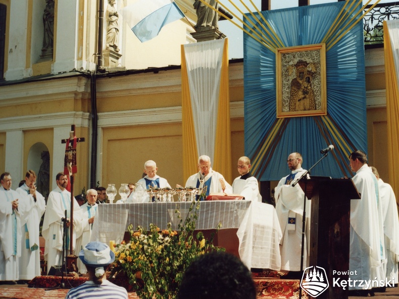 Święta Lipka, celebracja Mszy św. przez ks. E Piszcza podczas odpustu - 25.05.2003r.