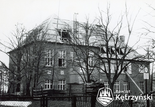 Remont budynku oświatowego na siedzibę Zakładu Ubezpieczeń Społecznych (ZUS) – 1993r.