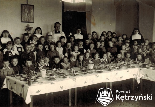 Wielkanoc w przedszkolu Caritas, prowadzonym przez zakonnice – 1952r.  
