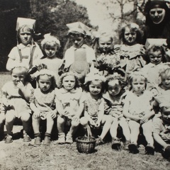 Grupa przedszkolna Caritas prowadzona przez siostry zakonne – 1956r. 