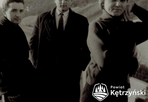 Nauczyciele na wycieczce, od lewej Kazimierz Ogrodnik, Zygmunt Hołownia, Stanisława Łozińska – 1966r.          