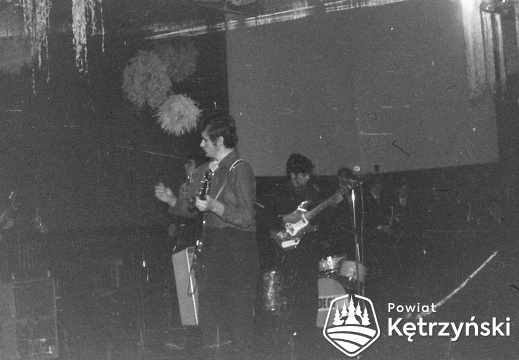 Zespół muzyczny na studniówce w auli Liceum Ogólnokształcącego – 8.02.1969r.   