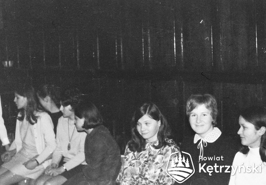 Zabawa młodzieży w czasie studniówki w auli Liceum Ogólnokształcącego – 8.02.1969r. 