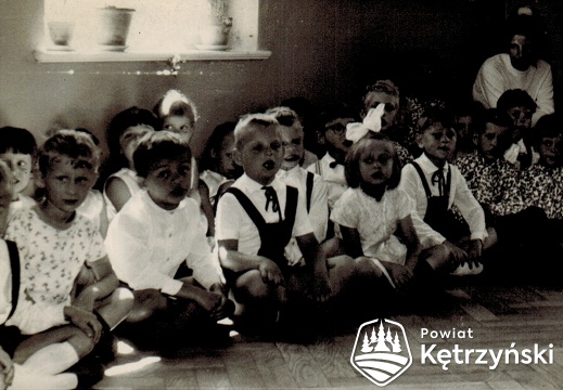 Grupa dzieci z przedszkola miejskiego nr 2 ul. Mickiewicza    