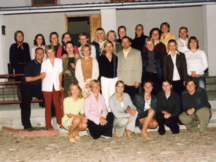 Reszel, drużyna piłki ręcznej dziewcząt z trenerem Krzysztofem Wernerem - początek lat 90.  