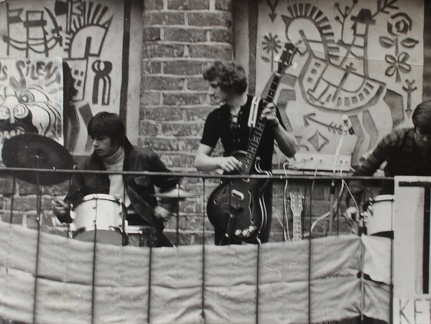Koncert zespołu rockowego „Rodzaj Ciszy” na balkonie dziedzińca zamkowego – 1972r.  