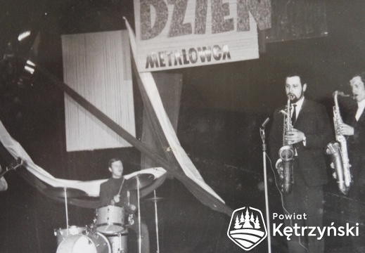 Występ zespołu muzycznego z okazji branżowego święta „Dzień Metalowca” – 1970r.  