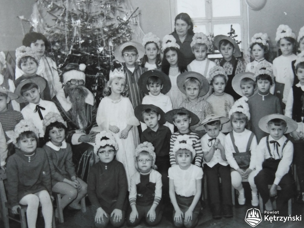 Dzieci z miejskiego przedszkola nr 2 (grupa III) – 1974r.    