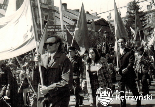 Grupa pracowników „Farela” podczas pochodu – 1.05.1979r.   