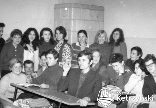 Uczniowie klasy maturalnej Liceum Ogólnokształcące dla Pracujących – 1974r.    