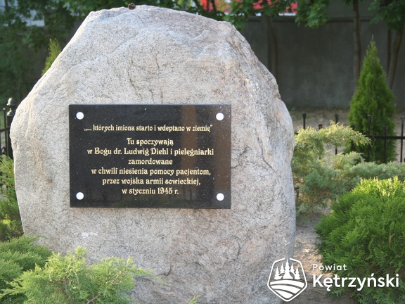 Zbiorowa mogiła ofiar z 1945r. na terenie szpitala powiatowego - maj 2008r.