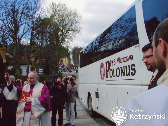 Święta Lipka, uroczyste poświęcenie przez ks. bp. Jacka Jezierskiego podczas otwarcia linii autobusowej "Ekspres Świętolipski" - 24.04.2010r.