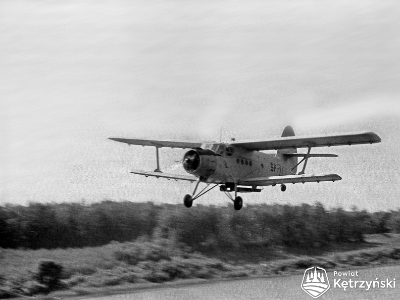 Martiany, samolot „Agrolotu” nad polami PGR-u - lipiec 1976r.   
