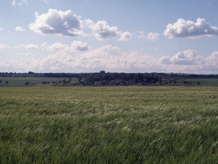 Kotkowo, panorama fragmentu pradoliny rzeki Guber od strony Jeżewa – czerwiec 2003r.   