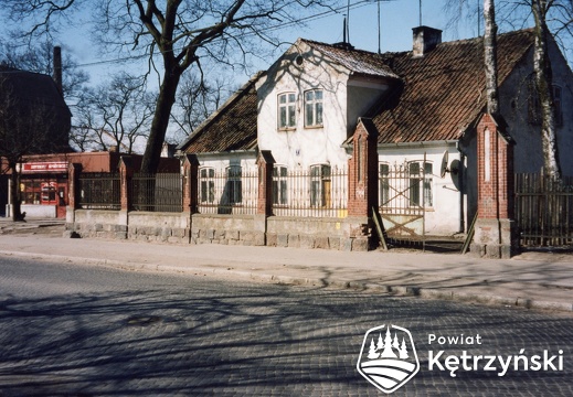Dom przy ul. Pocztowej 7, obecnie zrujnowany po pożarze - 1994r.