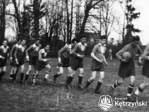 Barciany, drużyna piłki nożnej - 1.05.1956r.