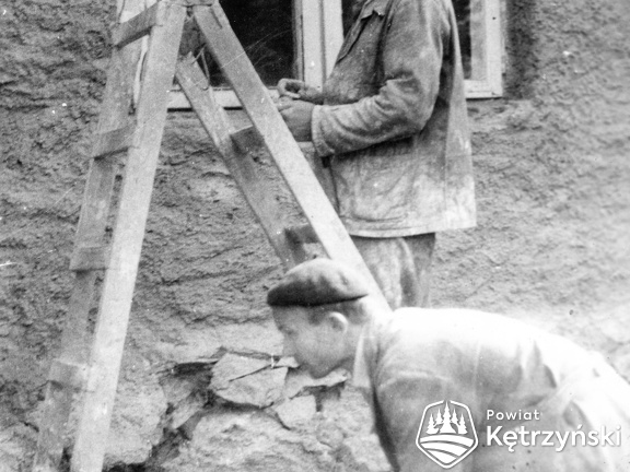 Leśniewo - pracownicy grupy remontowo – budowlanej Gminnej Spółdzielni - 1968r.