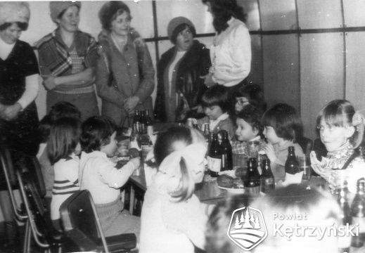 Srokowo, noworoczna choinka zorganizowana dzieciom pracowników GS - 1980r.