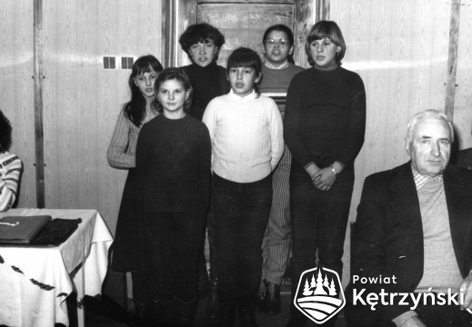 Srokowo, członkowie Spółdzielni Uczniowskiej „Razem” przy Zbiorczej Szkole Gminnej w Srokowie - 1983r.