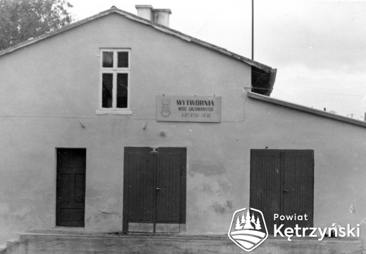 Srokowo, budynek WWGiRP (Wytwórnia Wód gazowanych i Rozlewnia Piwa) - 1984r.