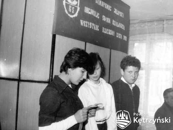 Srokowo, delegacja młodych spółdzielców ze Spółdzielni Uczniowskiej „Razem” ze Zbiorczej Szkoły Gminnej - 1985r.