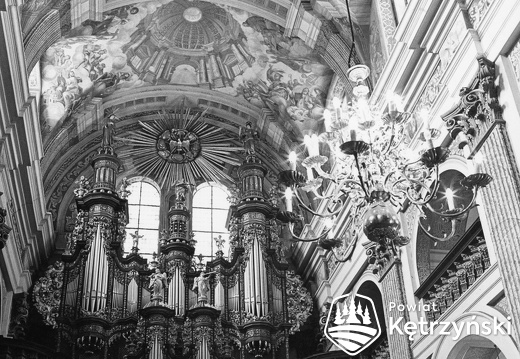 Święta Lipka, wnętrze kościoła z prospektem organowym - 1968r.