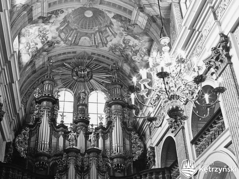 Święta Lipka, wnętrze kościoła z prospektem organowym - 1968r.