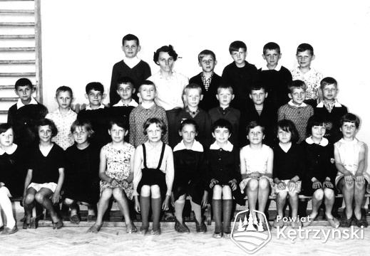 Dzieci z klasy Szkoły Podstawowej nr 3 z wychowawcą Stanisławą Siwicką – 1967r.