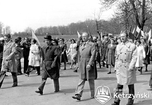 Pracownicy kierownictwa cukrowni podczas pochodu 1-majowego – 1.05.1978r.