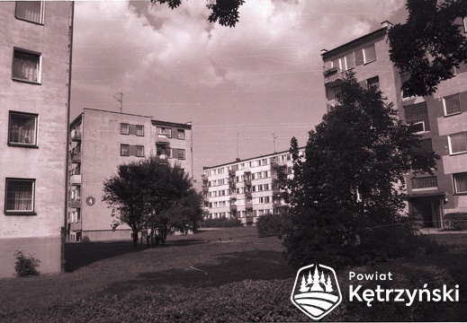 Fragment zabudowy osiedla mieszkaniowego "Sikorskiego" od strony ul. Westerplatte - 1999r.