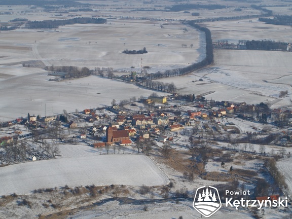 Barciany, lotnicze ujęcie miejscowości od strony południowej - 14.02.2011r.