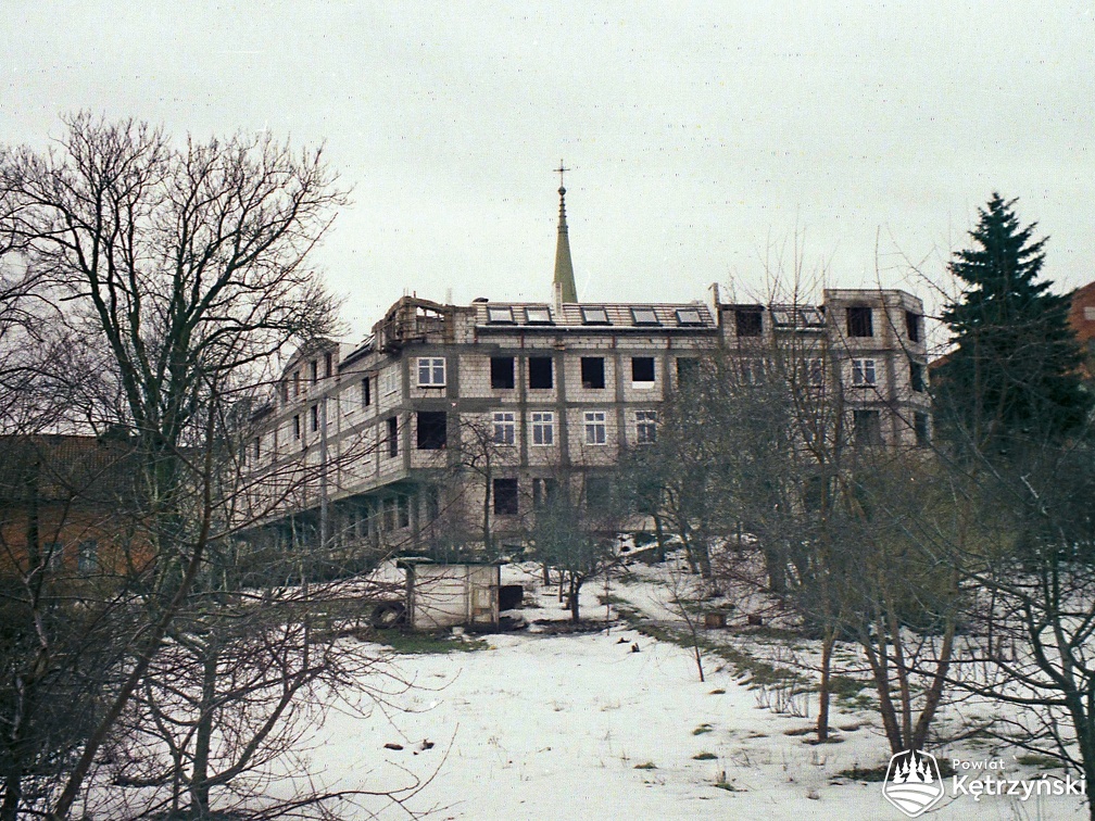 Budowa obiektu usługowo - mieszkalnego przy ul. Sikorskiego 20 i ul. Rybnej - 1999r.
