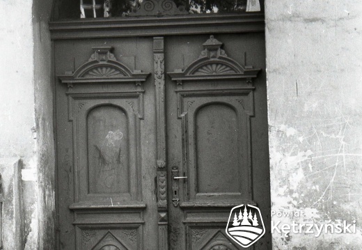 Oryginalne, zabytkowe drzwi wejściowe do budynku ul. Sikorskiego 43 - 1994r.
