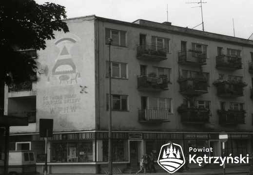 Budynek mieszkalno - usługowy przy ul. Dzaszyńskiego 8 - maj 1995r.