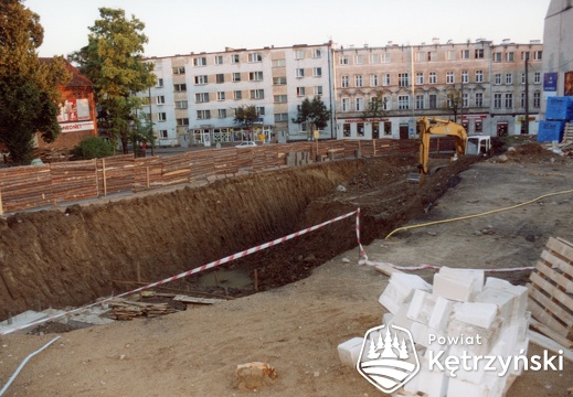 Budowa budynku usługowo-mieszkalnego przy ul. Wojska Polskiego - 2.08.2006r.