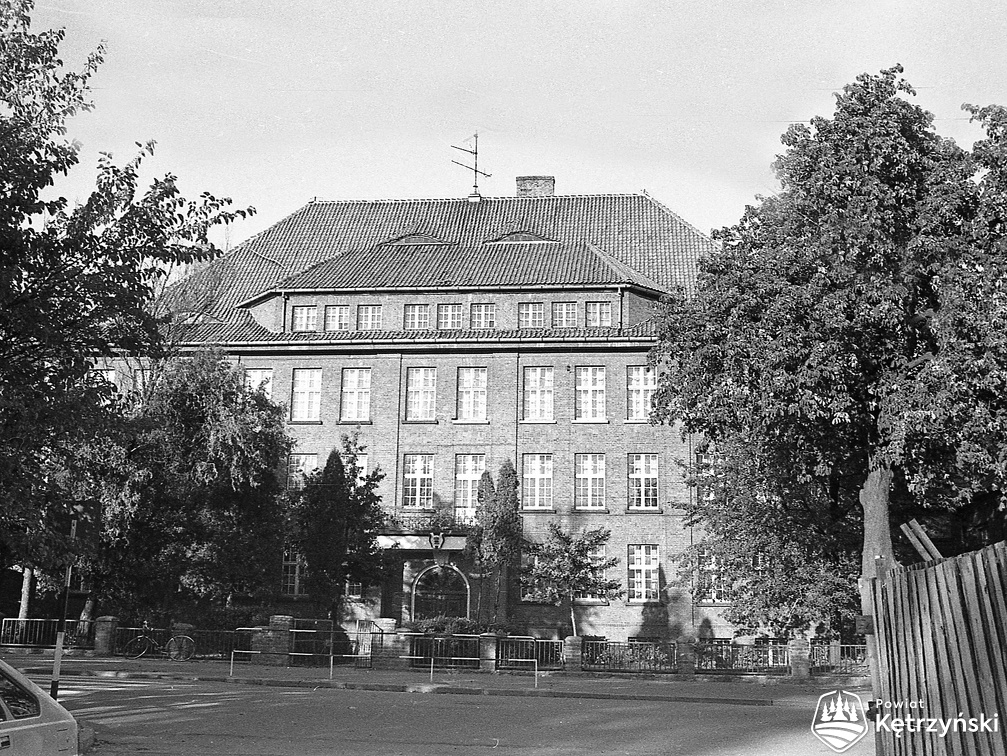 Budynek Szkoły Podstawowej nr 1 im. Feliksa Nowowiejskiego przy ul. Kopernika - 1994r.