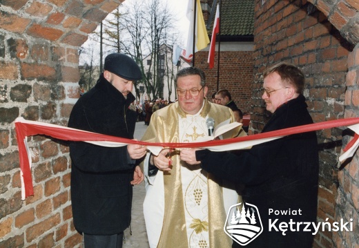 Otwarcie lapidarium przy kościele św. Jerzego - 11.11.1999r.