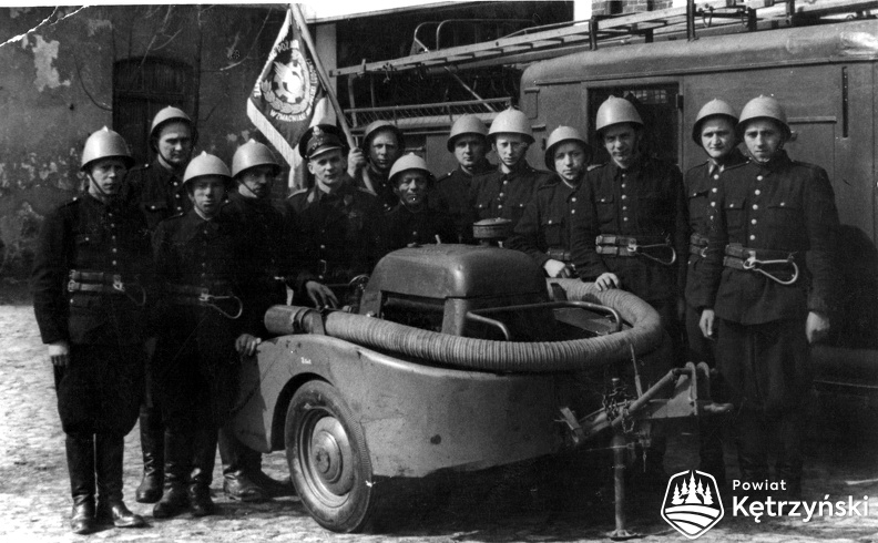 Strażacy lata 50.jpg