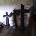Bezławki, odnowione krzyże odkopane na przykościelnym cmentarzu - 8.06.2019r.