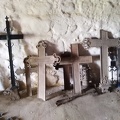 Bezławki, krzyże odkopane na przykościelnym cmentarzu - 8.06.2019r.