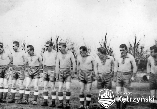Towarzyski mecz piłkarski między kadrą „B” województwa a "Granicą" Kętrzyn. Wynik 3:2 dla Granicy - 1956r.