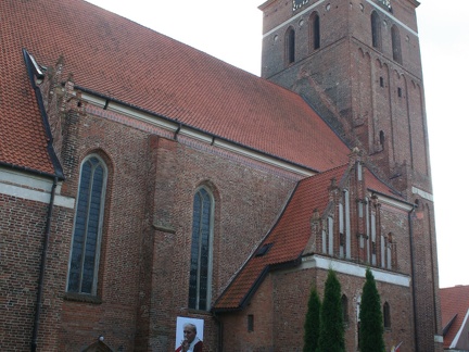 Reszel, gotycki kościół z XIV w. p.w. św. Apostołów Piotra i Pawła - 16.08.2011r.